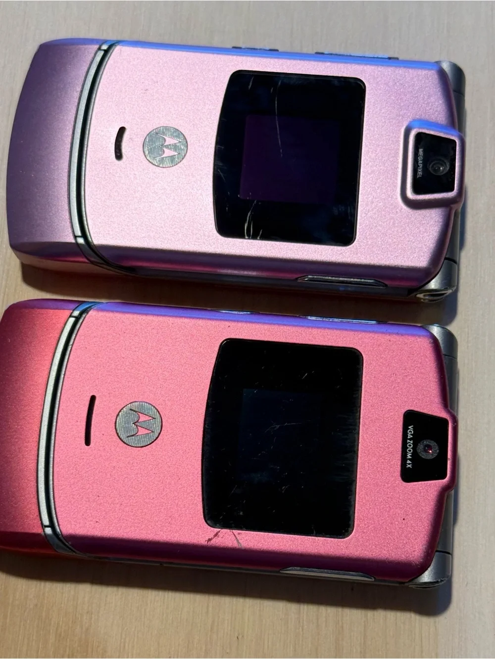 2-Motorola RAZR V3/M Pink/Hot-Pink Flip Cell Phones Turns On UNTESTED-No Charg!